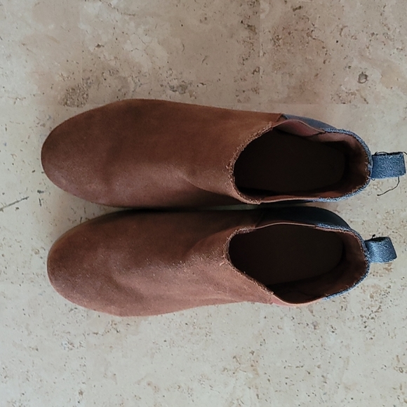 TOMS suede two-toned booties. Size 8 - Picture 3 of 10